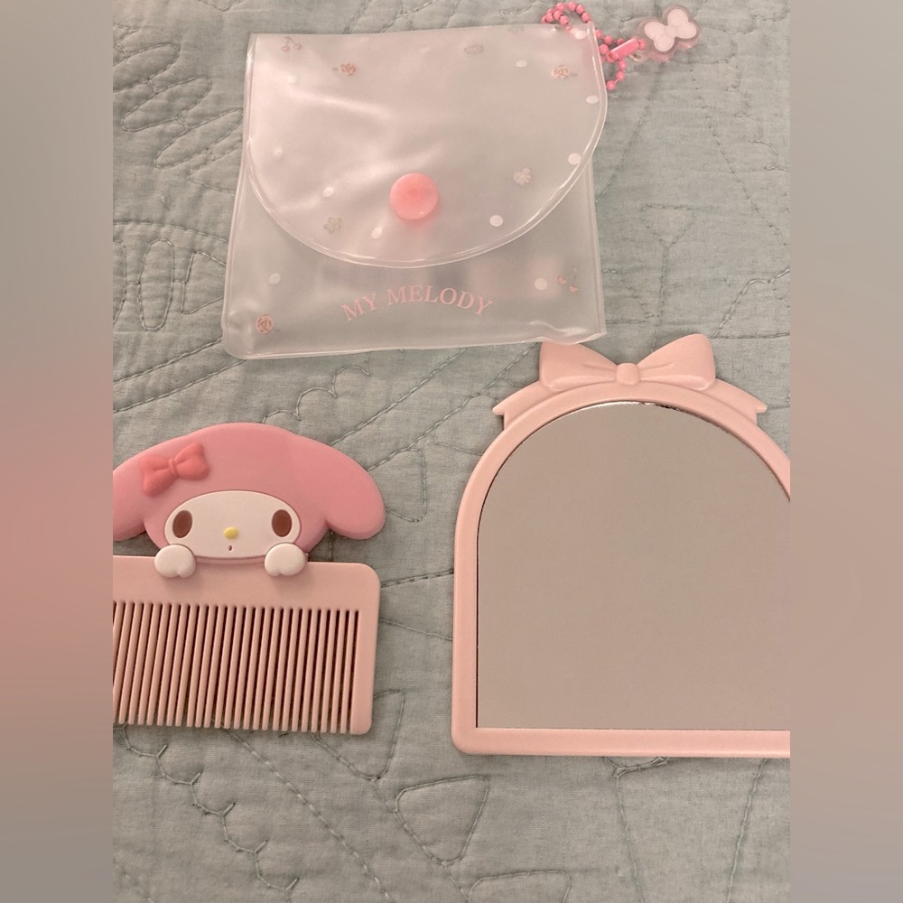 Sanrio My Melody Comb and Mirror Set